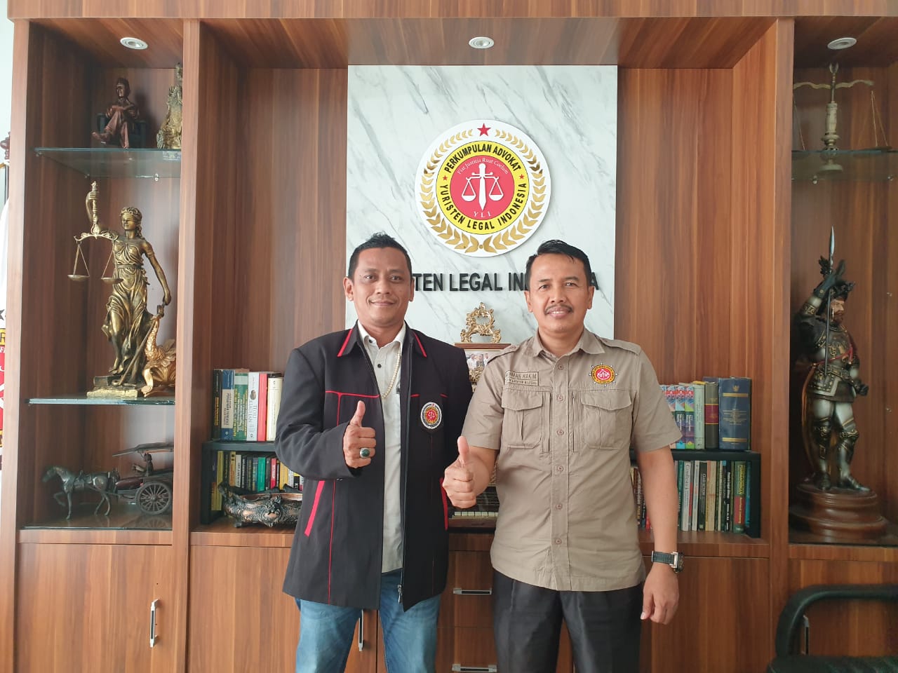 Ketua Yuristen Legal Indonesia (YLI) DPW Jawa Tengah, Doni Sahroni SH (kiri)