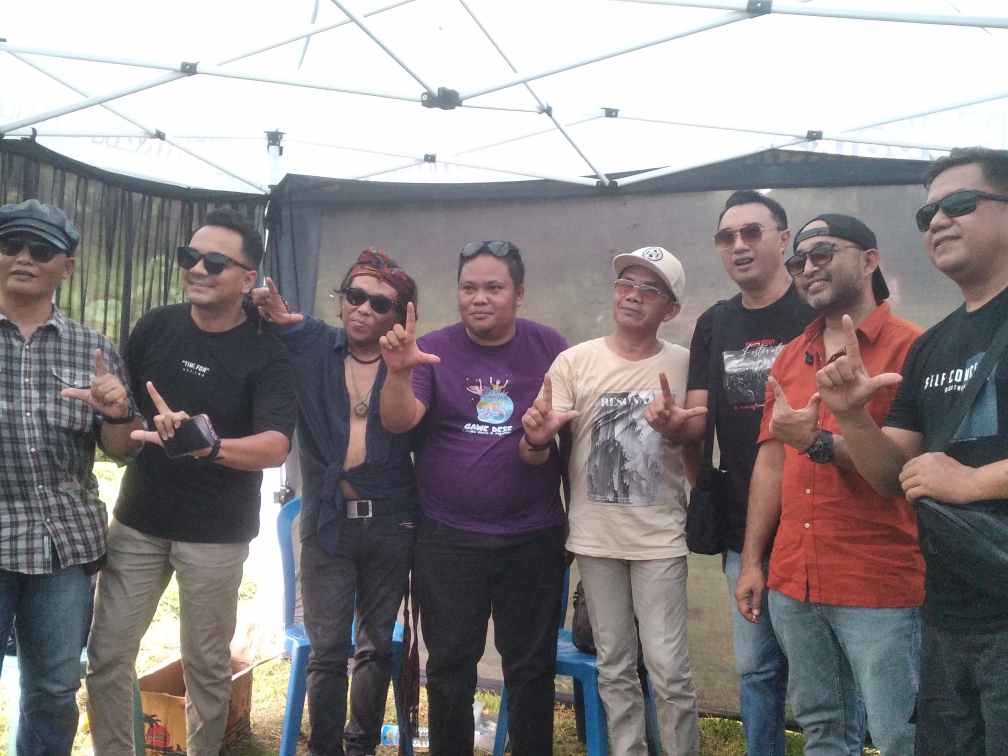 Kades Langko Mawardi bersama Band Amtenar