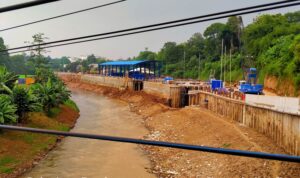 Pekeejaan Pembangunan saringan Sampah Pada Segmen