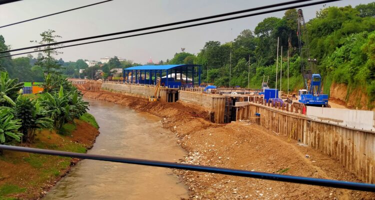 Pekeejaan Pembangunan saringan Sampah Pada Segmen