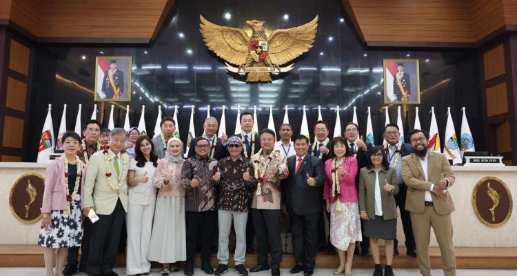 176300242595-dprd-jawa-barat-bersama-delegasi-parlemen-prefektur-shizouka-jepang-jajaki-kerjasama-di-sektor-pariwisata-hingga-pendidikan