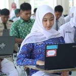 Para siswa menengah atas di Kendal ikuti seleksi tes CAT Pancasila dan Wawasan Kebangsaan dalam rangka pembentukan Pasukan Pengibar Bendera Pusaka (Paskibraka) Kabupaten Kendal